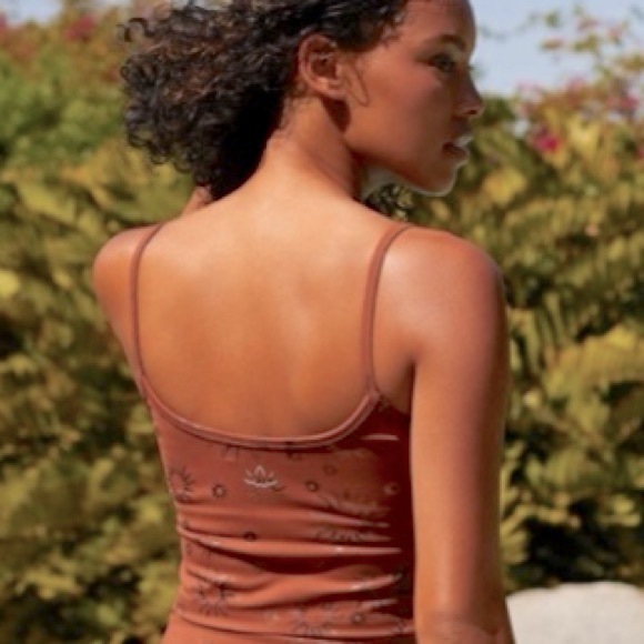 Beyond Yoga Cinnamon Sun Workout Top - Picture 4 of 12